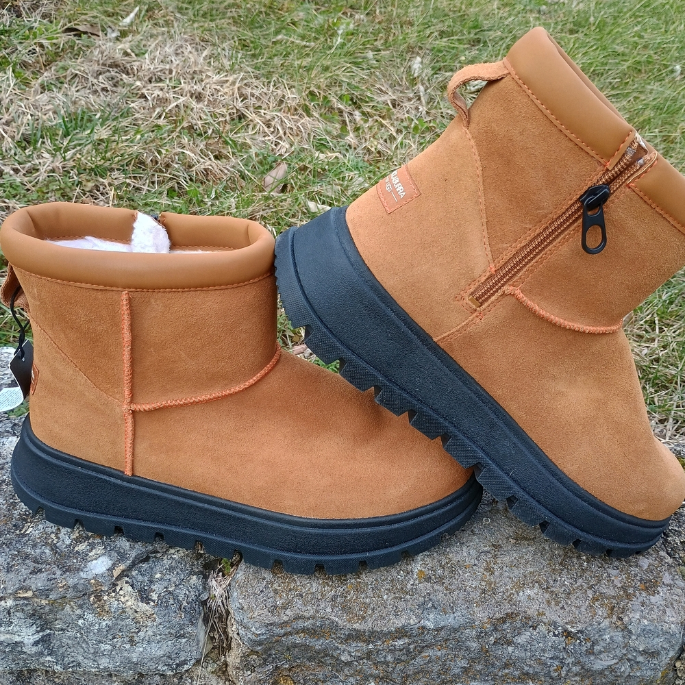 NWT Koolaburra by Ugg mini hybrid waterproof winter boots w fuzzy lining, sz.9